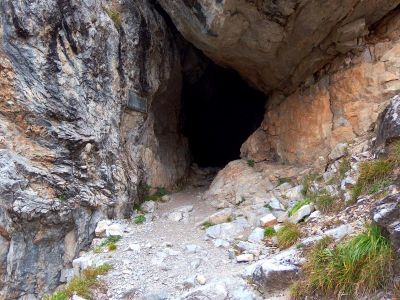 005-Felsentor auf dem Steig zur Tuckett-Huette